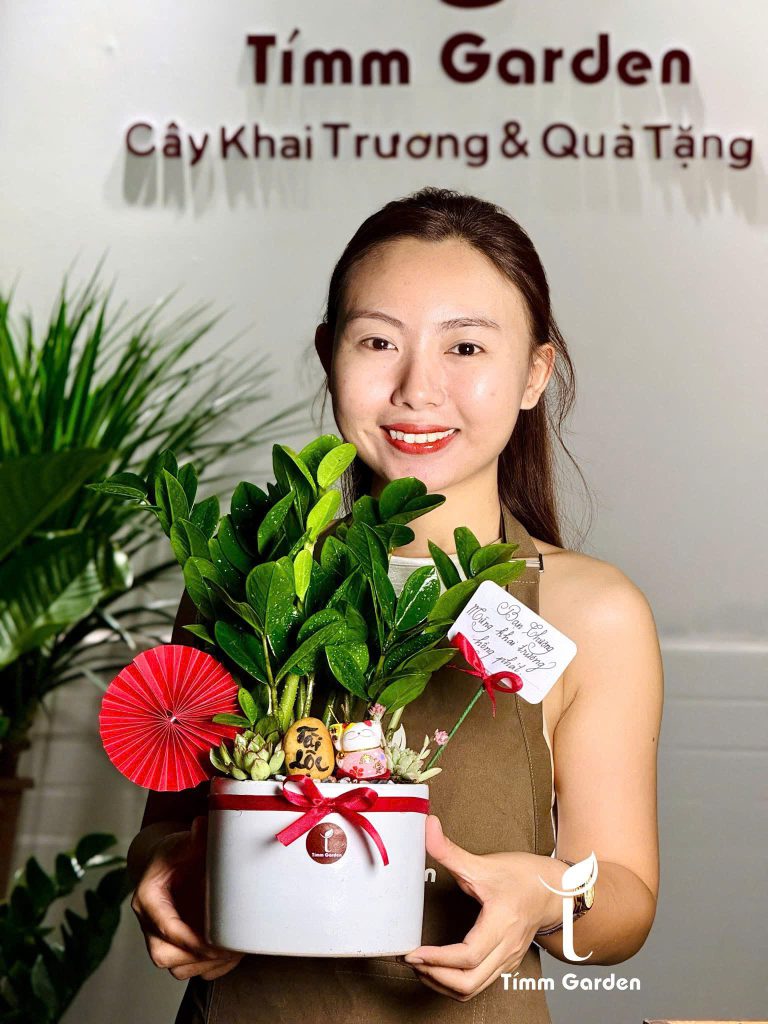 Kim Tiền để bàn tặng Khai Trương